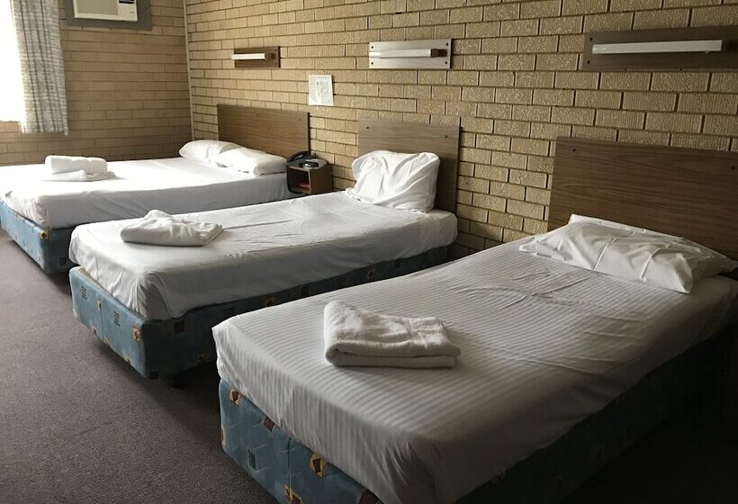 家庭间, The Cubana Ballina