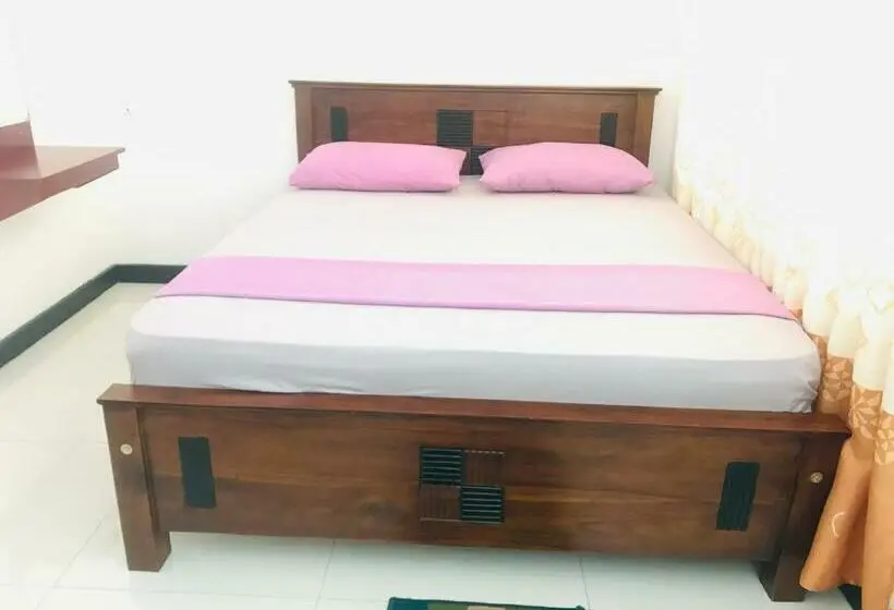 Deluxe Kolmen Hengen Huone, Ganthera Kataragama