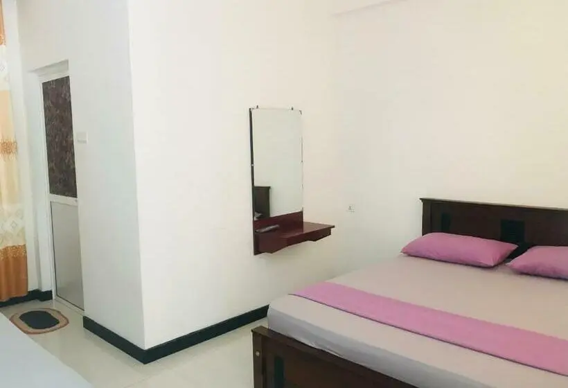 Deluxe Kolmen Hengen Huone, Ganthera Kataragama