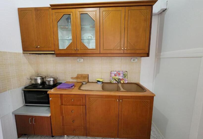 景色の見えるスタンダード４人部屋, Guesthouse Shpetim