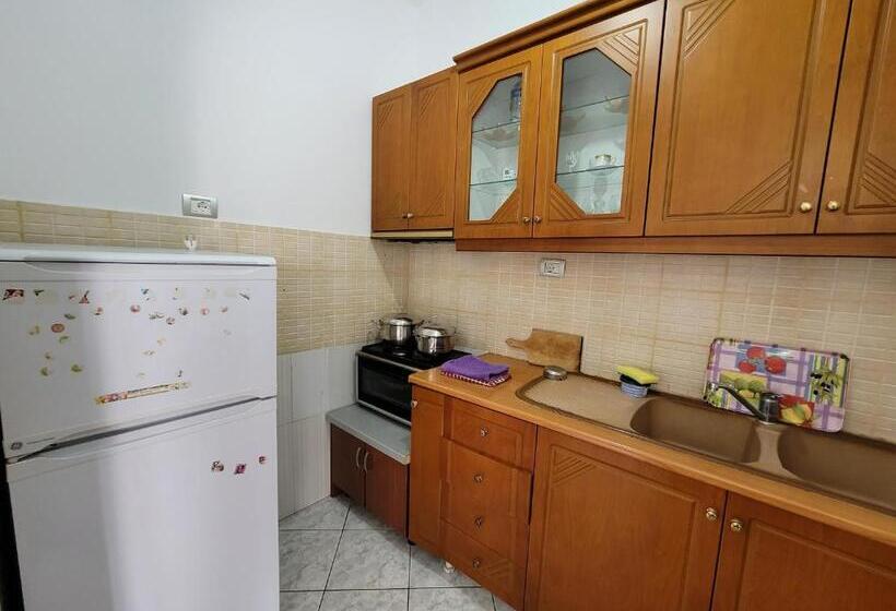 景色の見えるスタンダード４人部屋, Guesthouse Shpetim