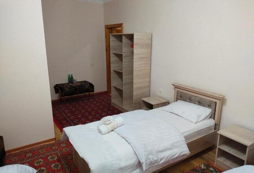 スタンダードトリプルルーム, Sulton Sayyor