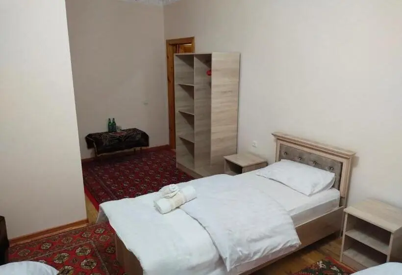 Quarto Triplo Standart, Sulton Sayyor
