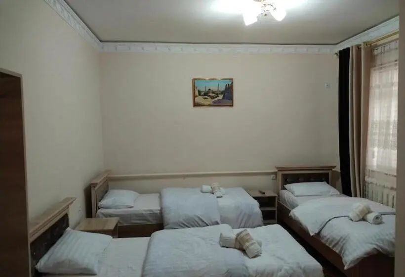 Quarto Triplo Standart, Sulton Sayyor