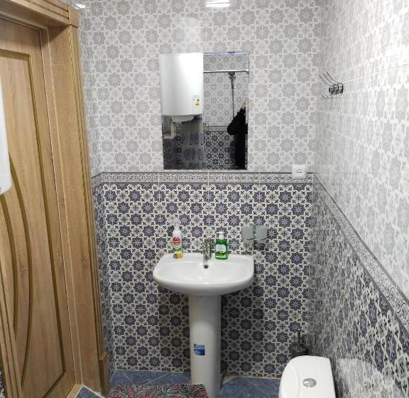 ファミリールーム, Sulton Sayyor