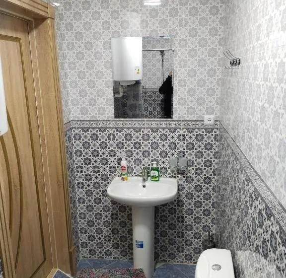 Quarto Familiar, Sulton Sayyor