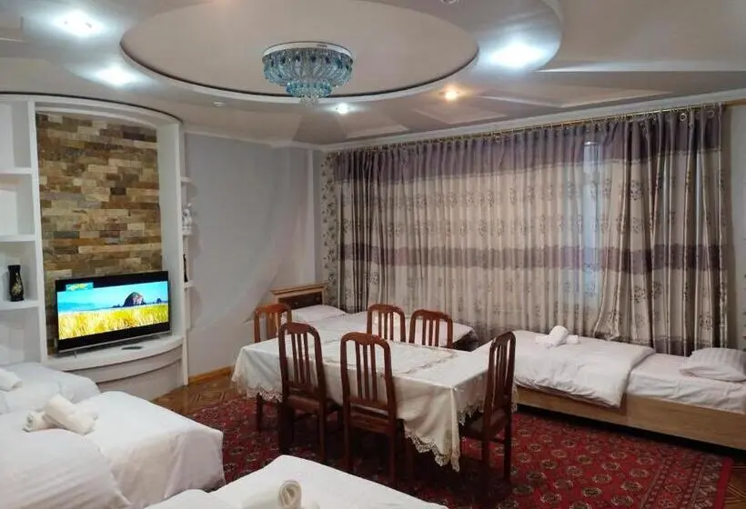 Quarto Familiar, Sulton Sayyor