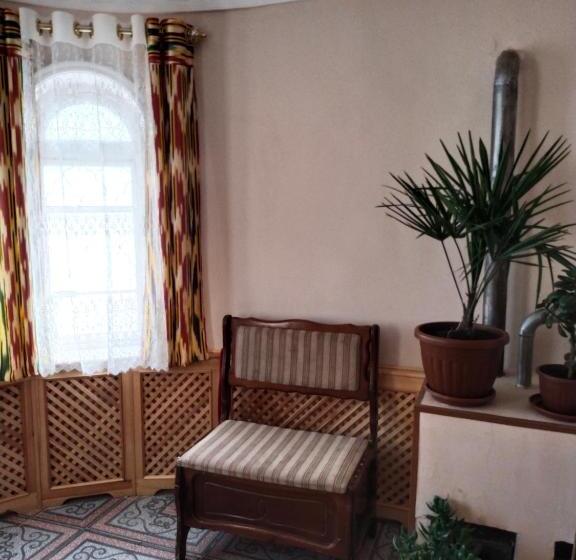 ファミリールーム, Sulton Sayyor