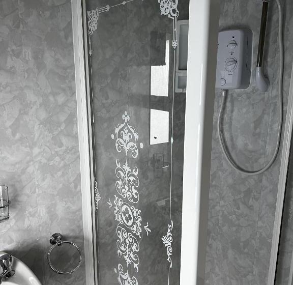 חדר משפחתי, B&b Near The Sea