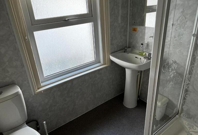 חדר משפחתי, B&b Near The Sea