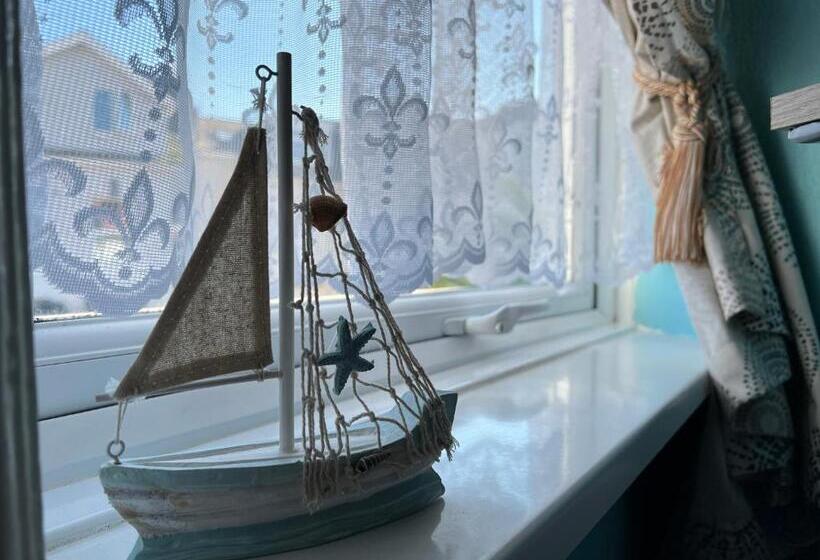 חדר בסיסי, B&b Near The Sea