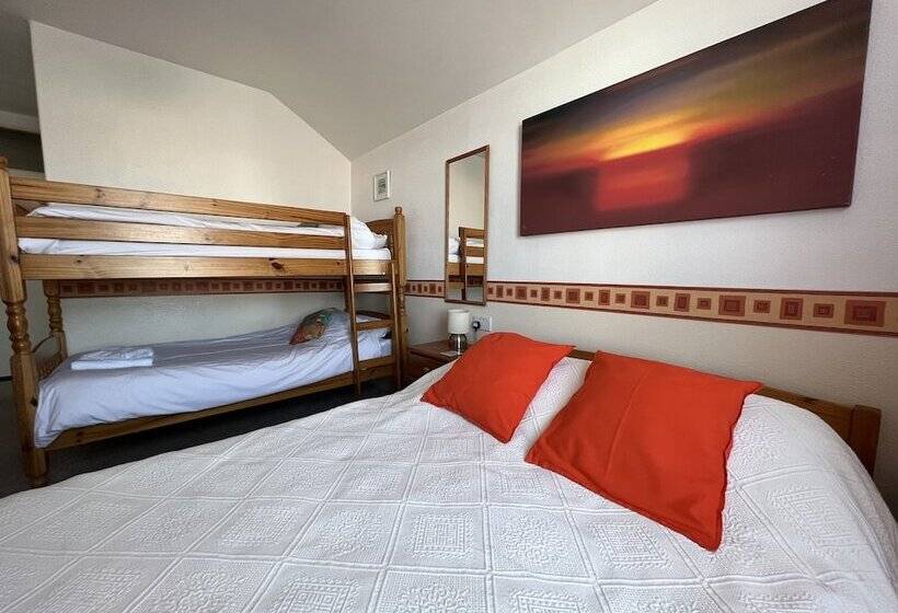 חדר משפחתי, B&b Near The Sea