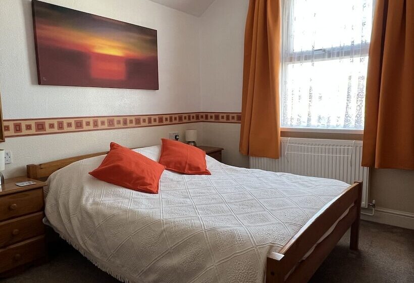 חדר משפחתי, B&b Near The Sea