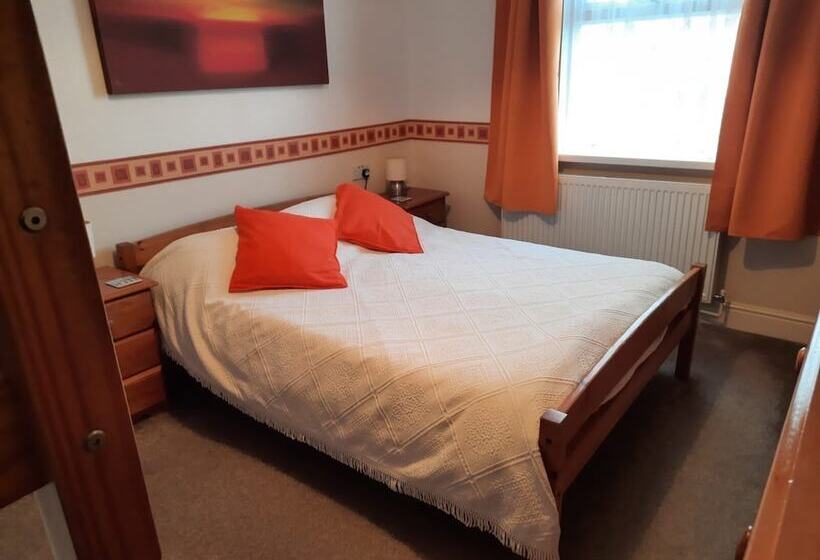 חדר משפחתי, B&b Near The Sea