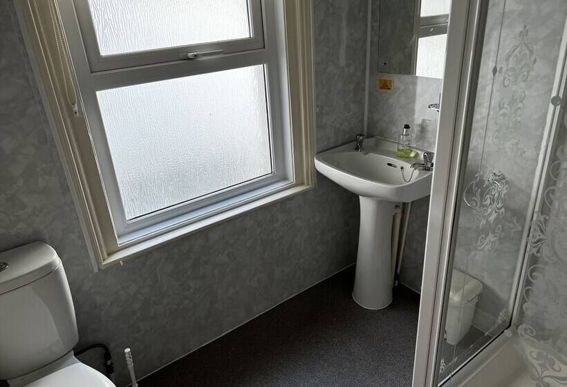 חדר משפחתי, B&b Near The Sea