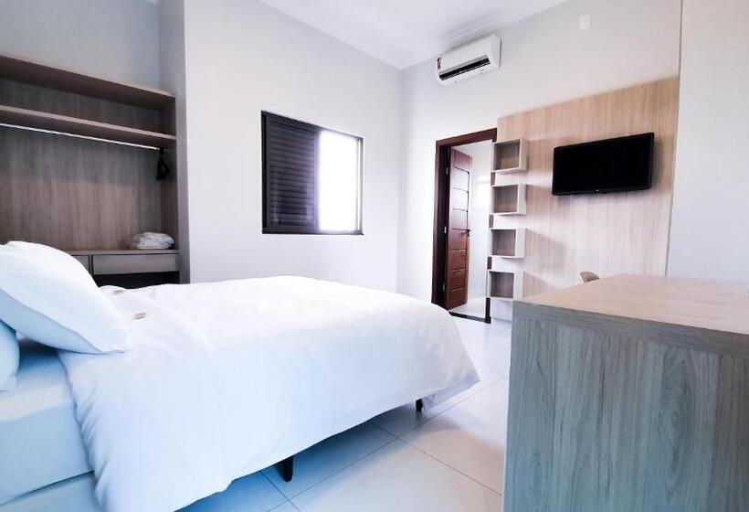 דירת חדר, Good Stone Curvelo