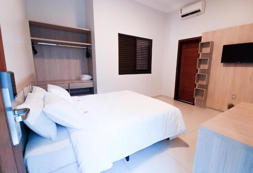 דירת חדר, Good Stone Curvelo