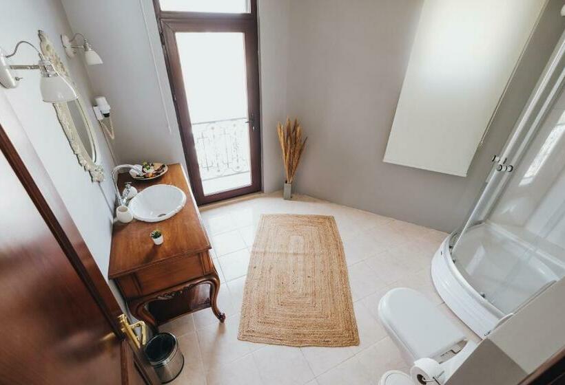 جناح سرير كينج, Muup Alaçatı