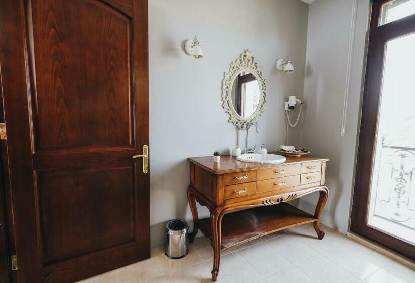 جناح سرير كينج, Muup Alaçatı