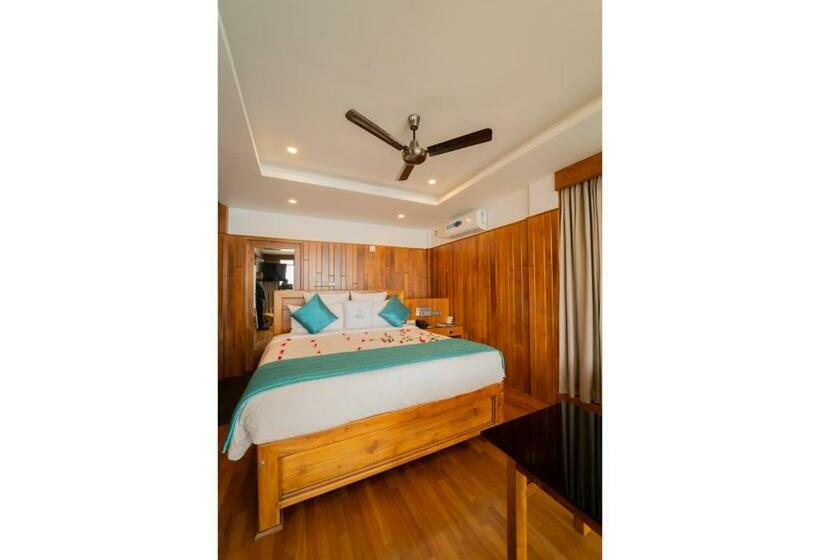 اتاق لوکس, Chandys Drizzle Drops   Munnar Top Station