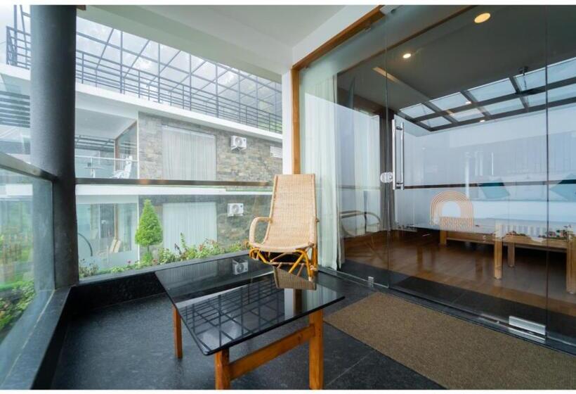 اتاق لوکس, Chandys Drizzle Drops   Munnar Top Station