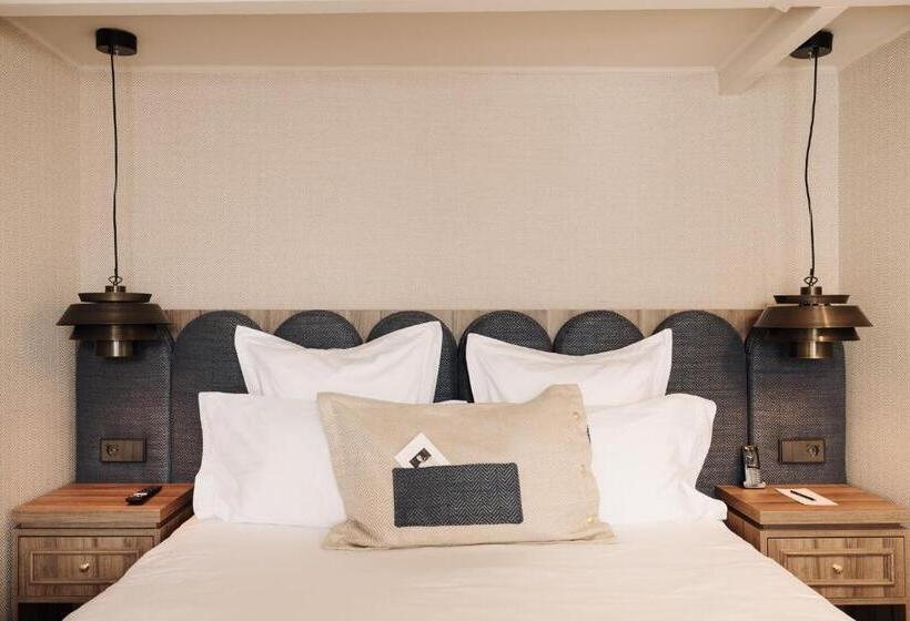 Quarto Superior Interior, 717