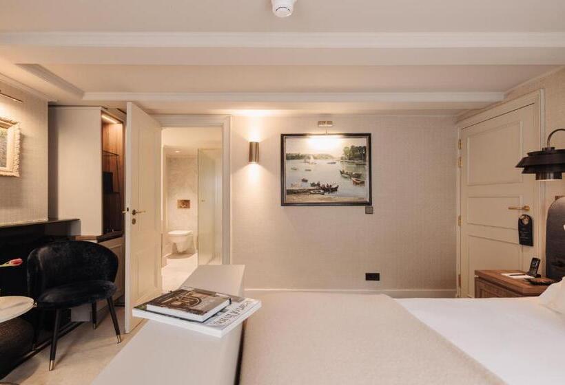 Quarto Estandar, 717