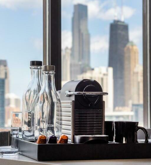 اتاق استاندارد با تخت بزرگ, Voco Chicago Downtown, An Ihg