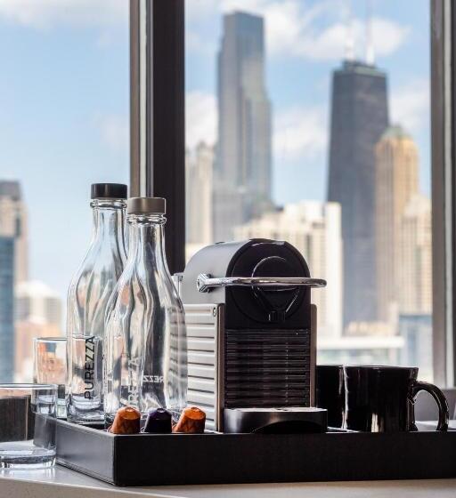 חדר סטנדרט עם מיטת קווין, Voco Chicago Downtown, An Ihg