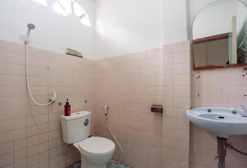 Családi Szoba, Reddoorz @ Jalan Jendral Sudirman Jambi 2