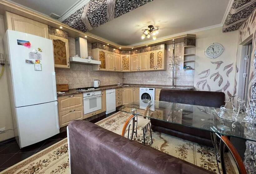 آپارتمان 2 خوابه, Golden Rose Room