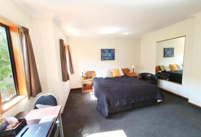 스탠다드 스튜디오, Fitzherbert Castle Motel