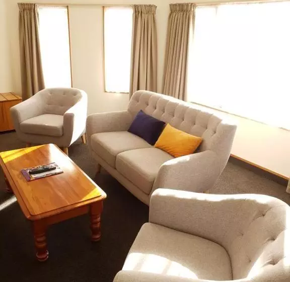 エクゼクティブワンルーム, Fitzherbert Castle Motel