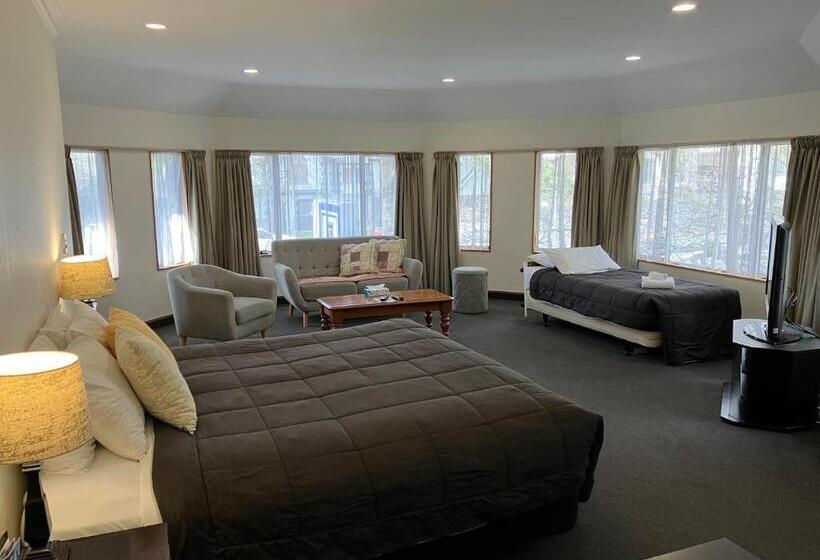 管理人员工作室, Fitzherbert Castle Motel