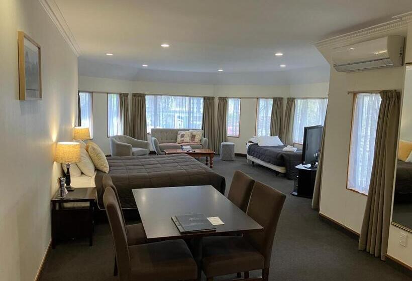 管理人员工作室, Fitzherbert Castle Motel