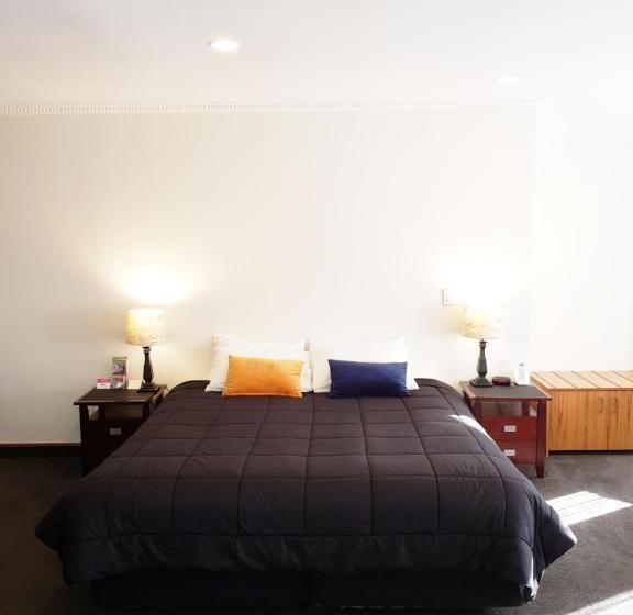 管理人员工作室, Fitzherbert Castle Motel