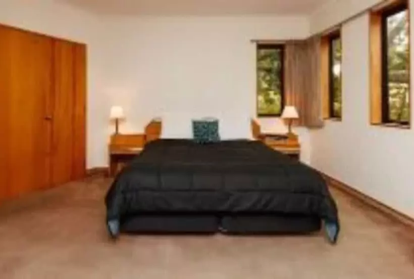 スーペリアスタジオ, Fitzherbert Castle Motel