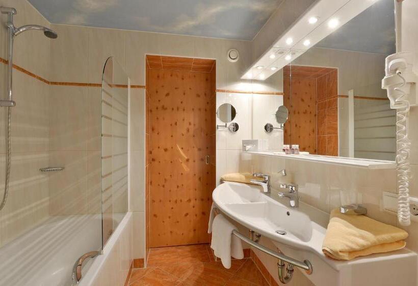 חדר סטנדרט לשלושה, Alpin Family Resort Seetal