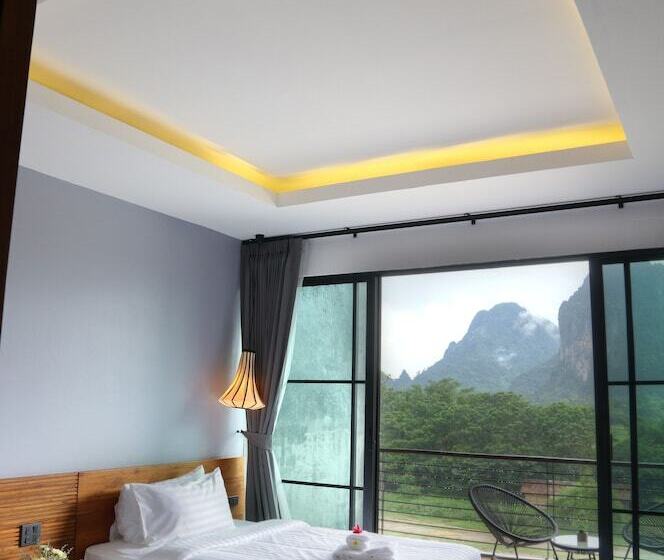 デラックスルーム, Inthira Vang Vieng