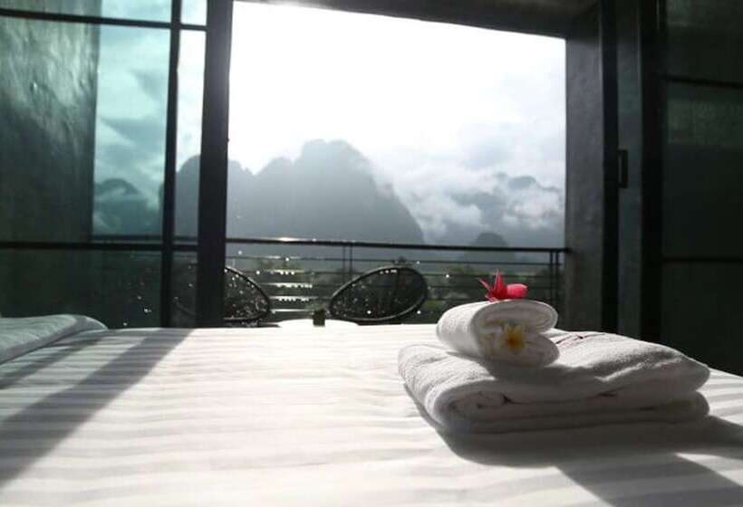 デラックスルーム, Inthira Vang Vieng
