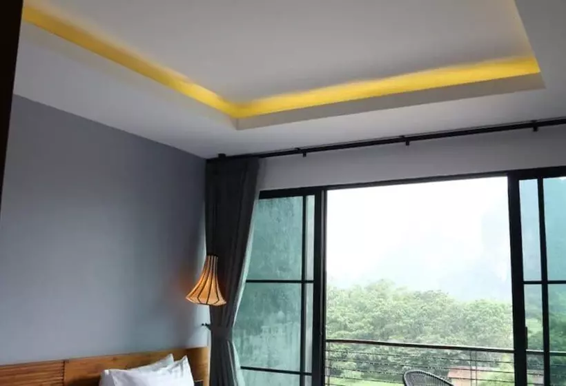 プレミアムルーム, Inthira Vang Vieng