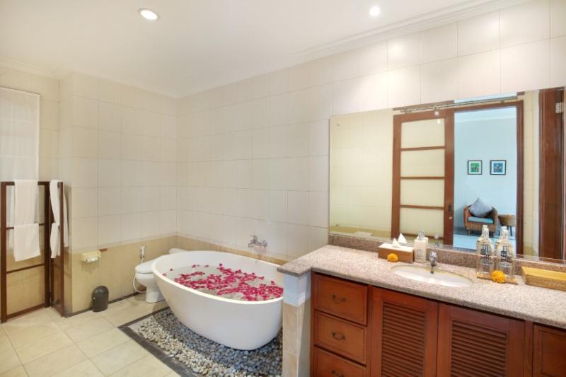 Вилла 3 Спальни с Бассейном, Kecapi Villa Seminyak By Ini Vie Hospitality