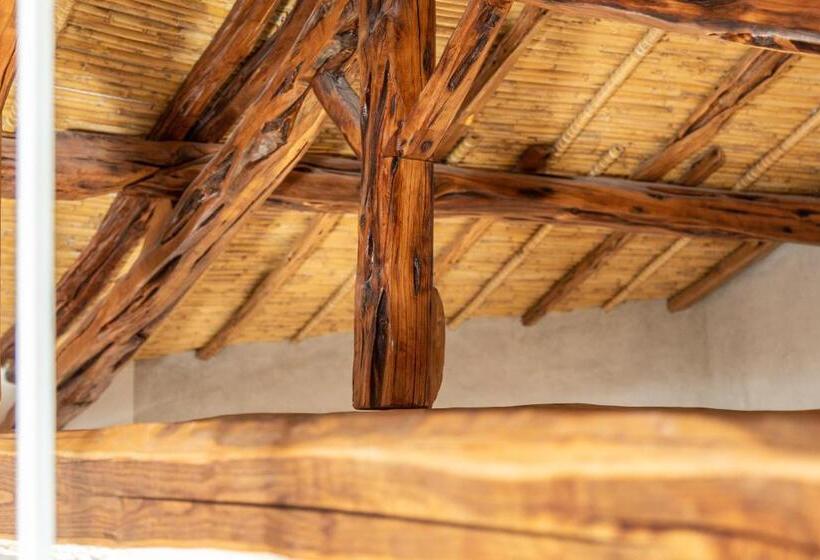 חדר סטנדרט לארבעה, Domu Qirat   Authentic Rooms & Terraces