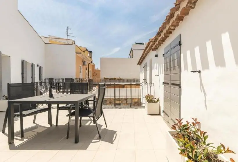 スタンダード４人部屋, Domu Qirat   Authentic Rooms & Terraces