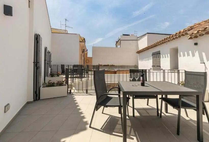 スタンダード４人部屋, Domu Qirat   Authentic Rooms & Terraces