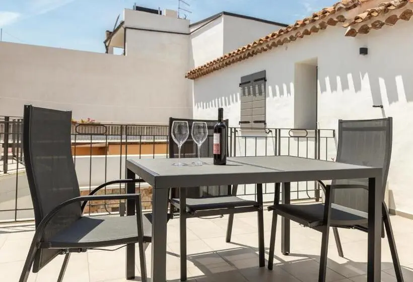 スタンダード４人部屋, Domu Qirat   Authentic Rooms & Terraces