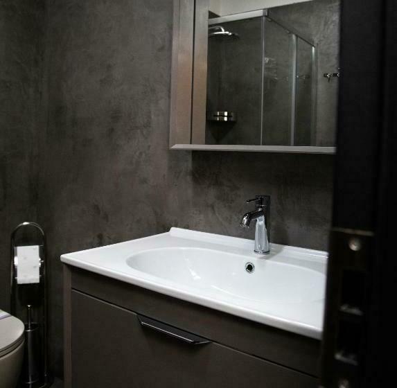 豪华三人间, Triss