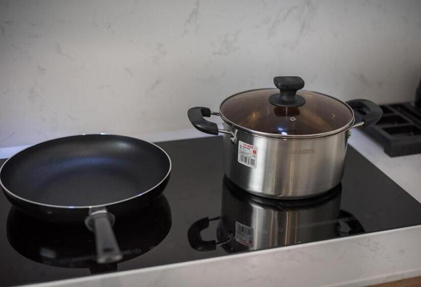 דירת שני חדרים עם מרפת, Amata Residence