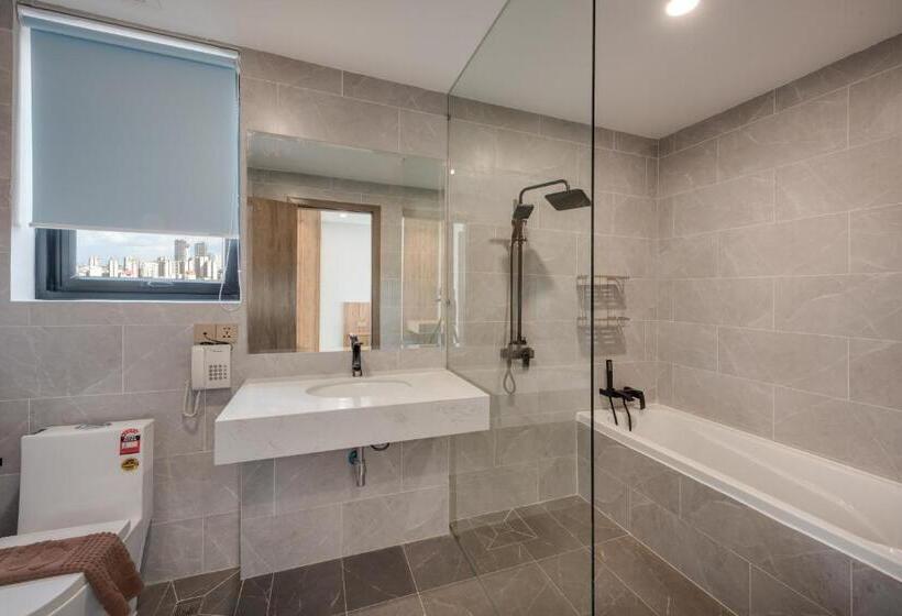 آپارتمان 2 خوابه با بالکن, Amata Residence