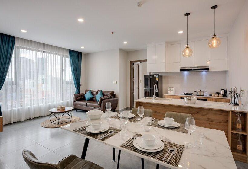 آپارتمان 2 خوابه با بالکن, Amata Residence